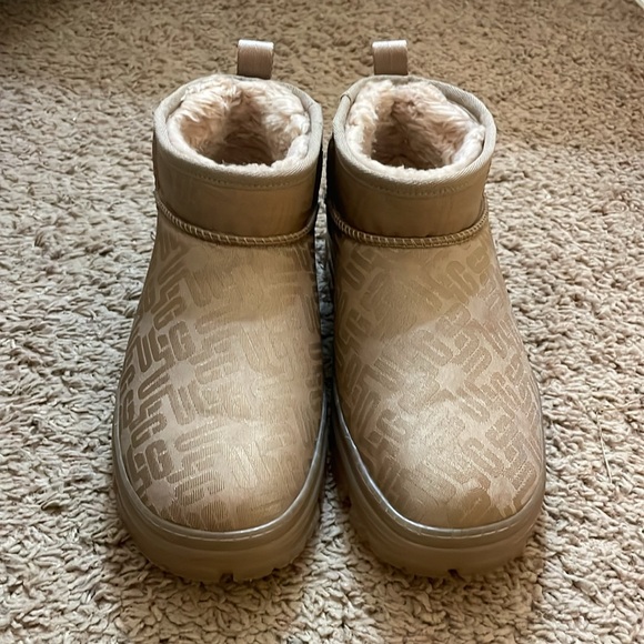 EUC UGG Classic Ultra Mini Monogram Ankle Boots Booties 9 - Picture 2 of 9